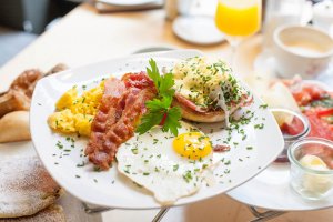 Eier-Dreier-Bapas-Frühstück
